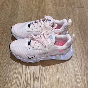 Never been worn Nike sneakers